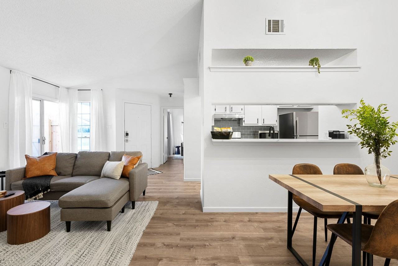 11913 Metric Blvd #B - Photo 4 of 21