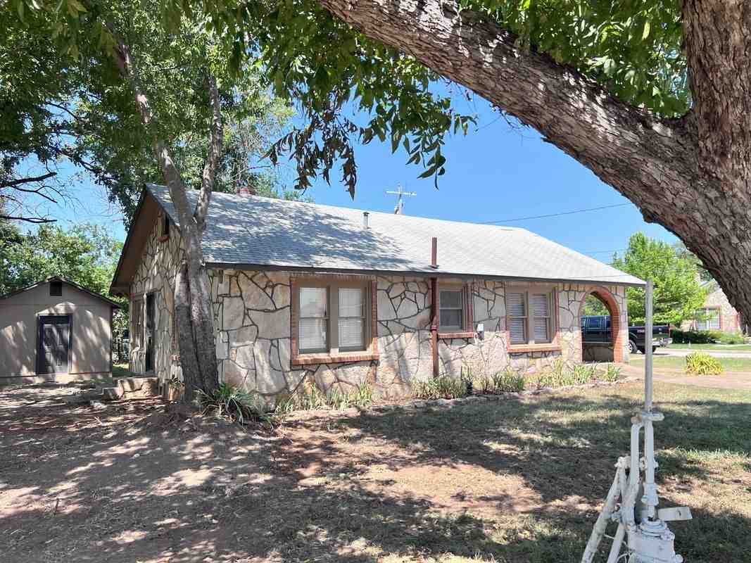 301 English St - Photo 3 of 21