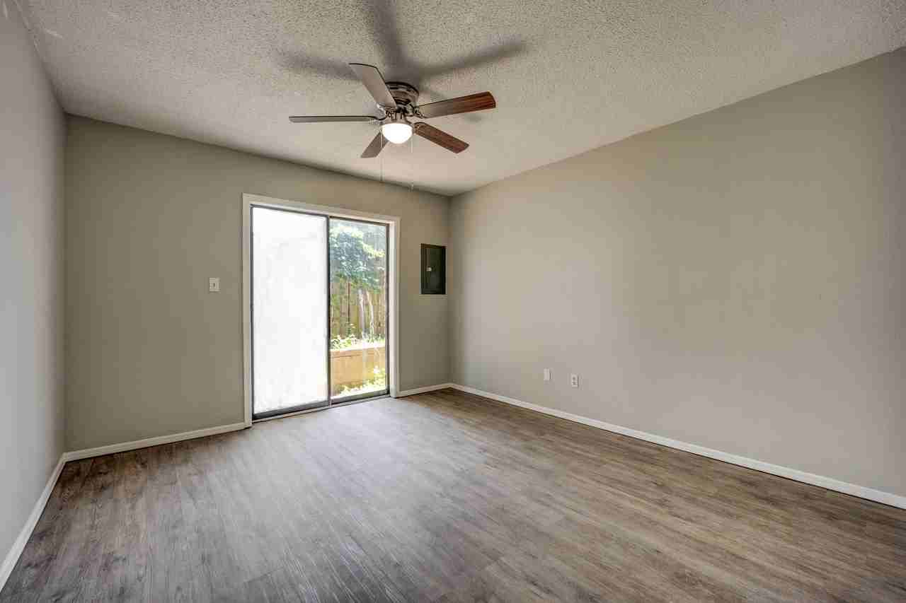 The Cottonwood: 1 & 2 Bedroom Apartments - Photo 6 of 13