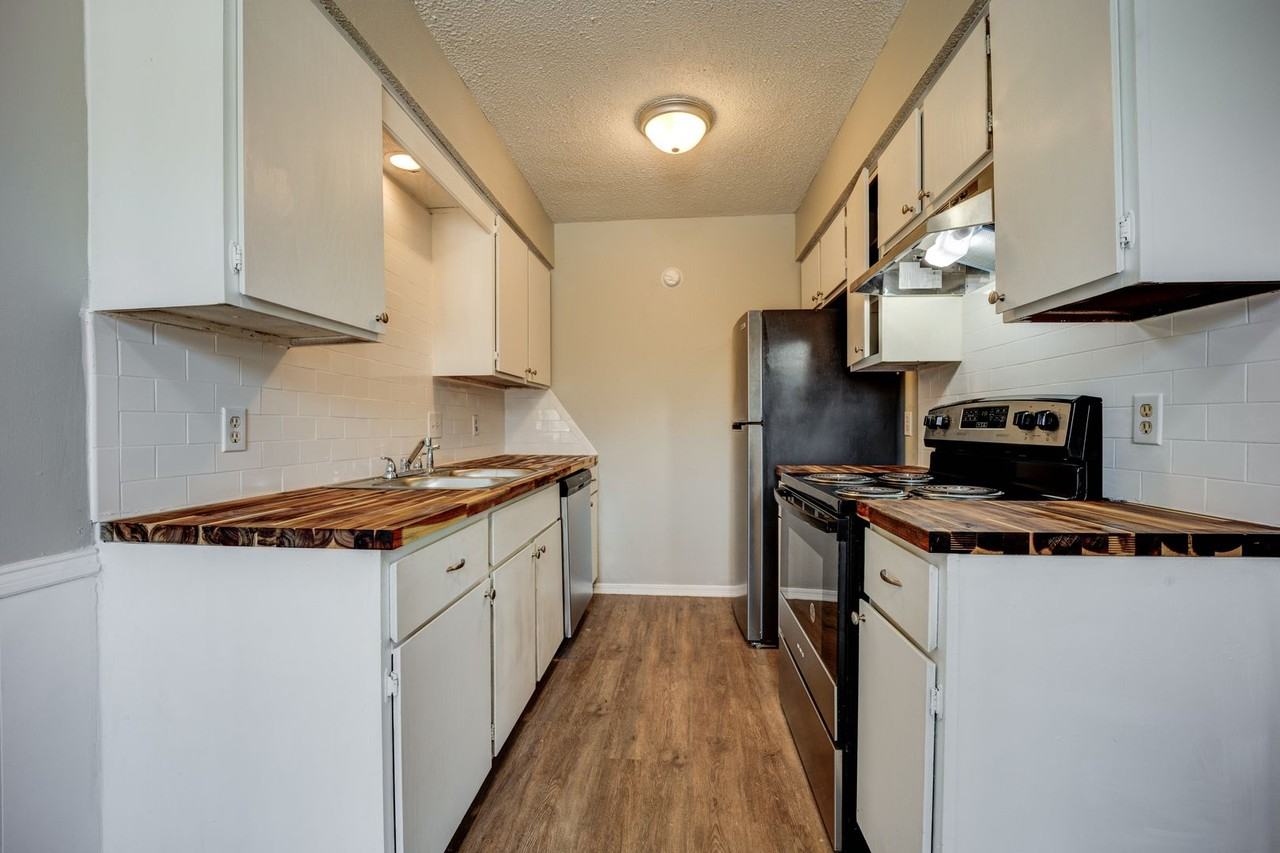 The Cottonwood: 1 & 2 Bedroom Apartments - Photo 2 of 13