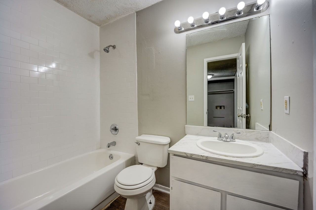 The Cottonwood: 1 & 2 Bedroom Apartments - Photo 2 of 13