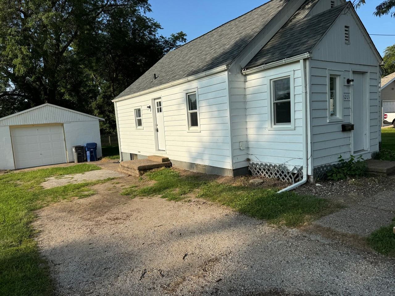3203 Central Ave - Photo 2 of 17