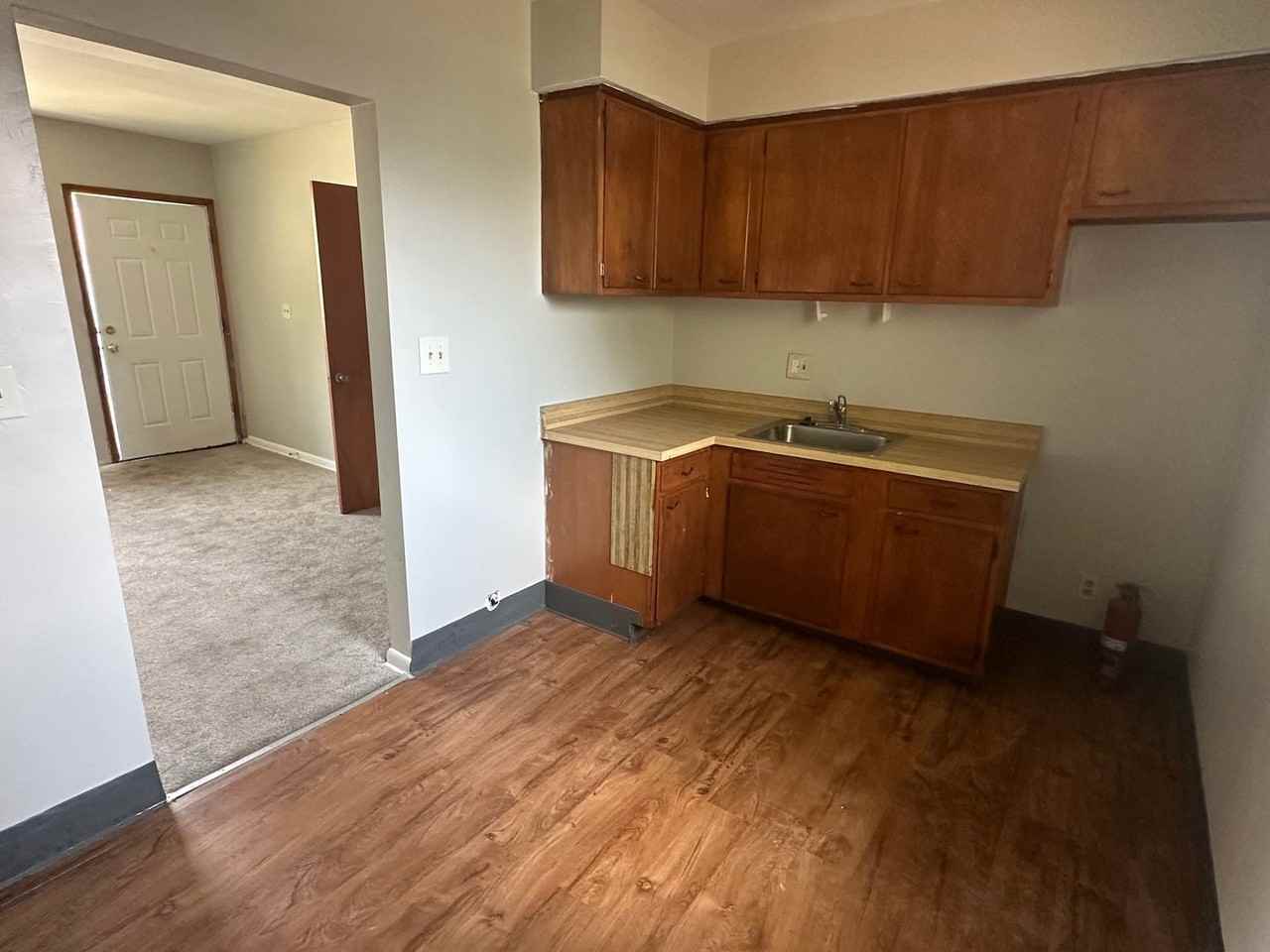 1040 Salisbury Rd - Photo 3 of 6