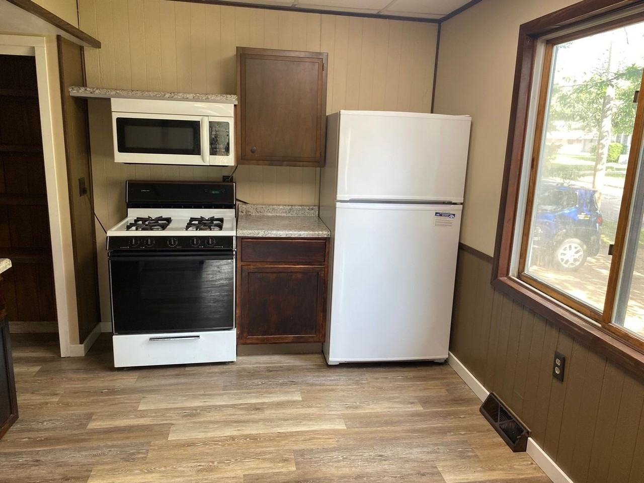 223 S Clermont St - Photo 2 of 24