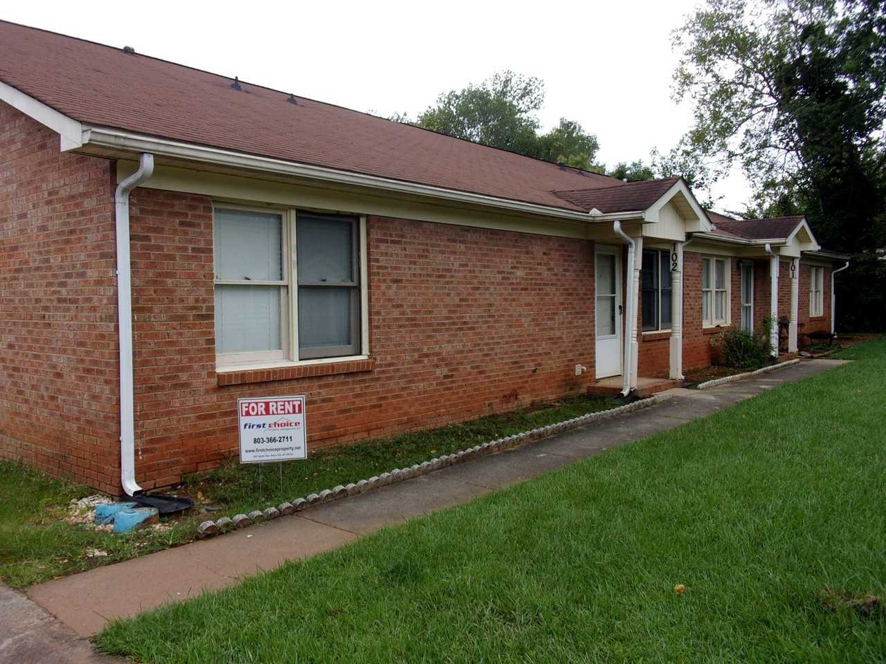 1102 Chandler Dr - Photo 2 of 13