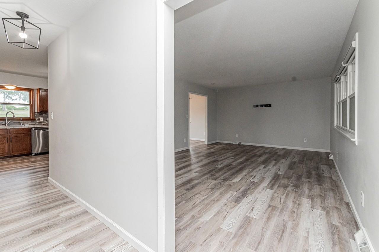 708 Redbud Ln - Photo 2 of 44