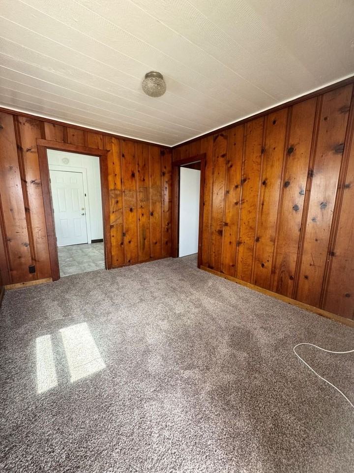 1850 Pleasant St - Photo 3 of 8