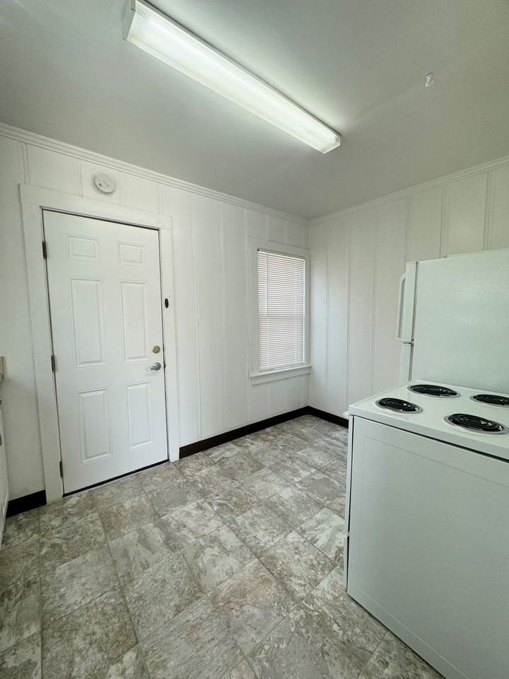 1850 Pleasant St - Photo 5 of 8