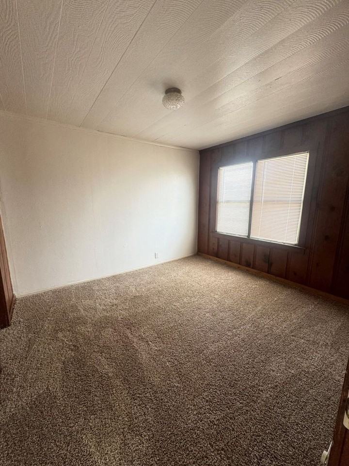 1850 Pleasant St - Photo 6 of 8