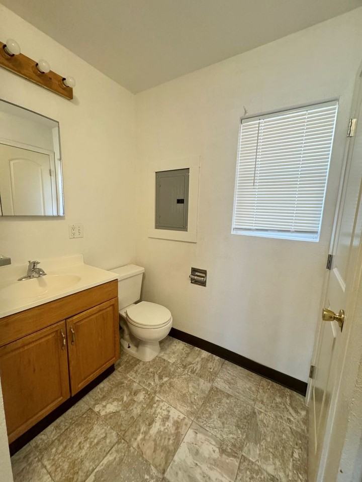 1850 Pleasant St - Photo 7 of 8