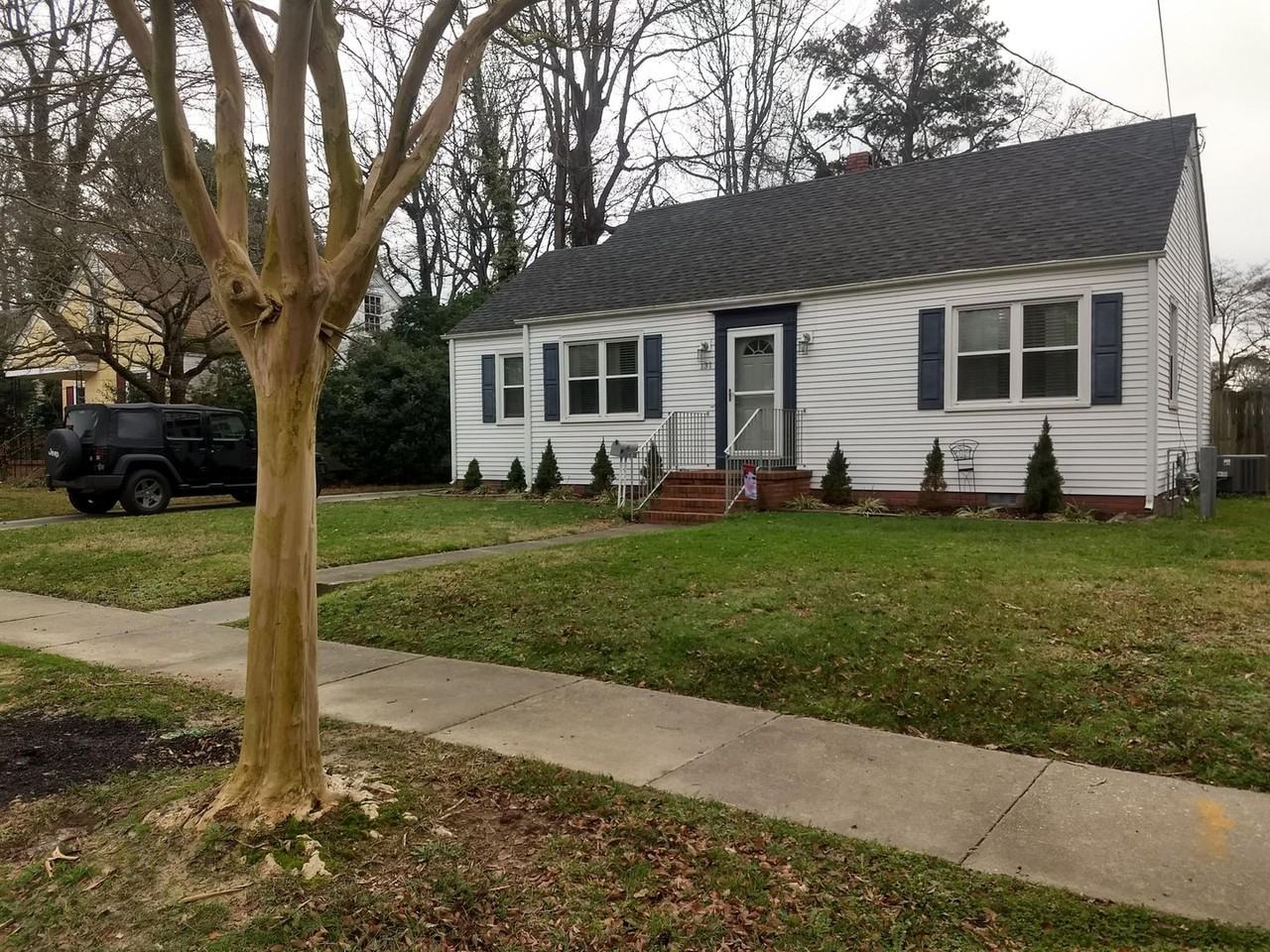 131 Howe St - Photo 3 of 30