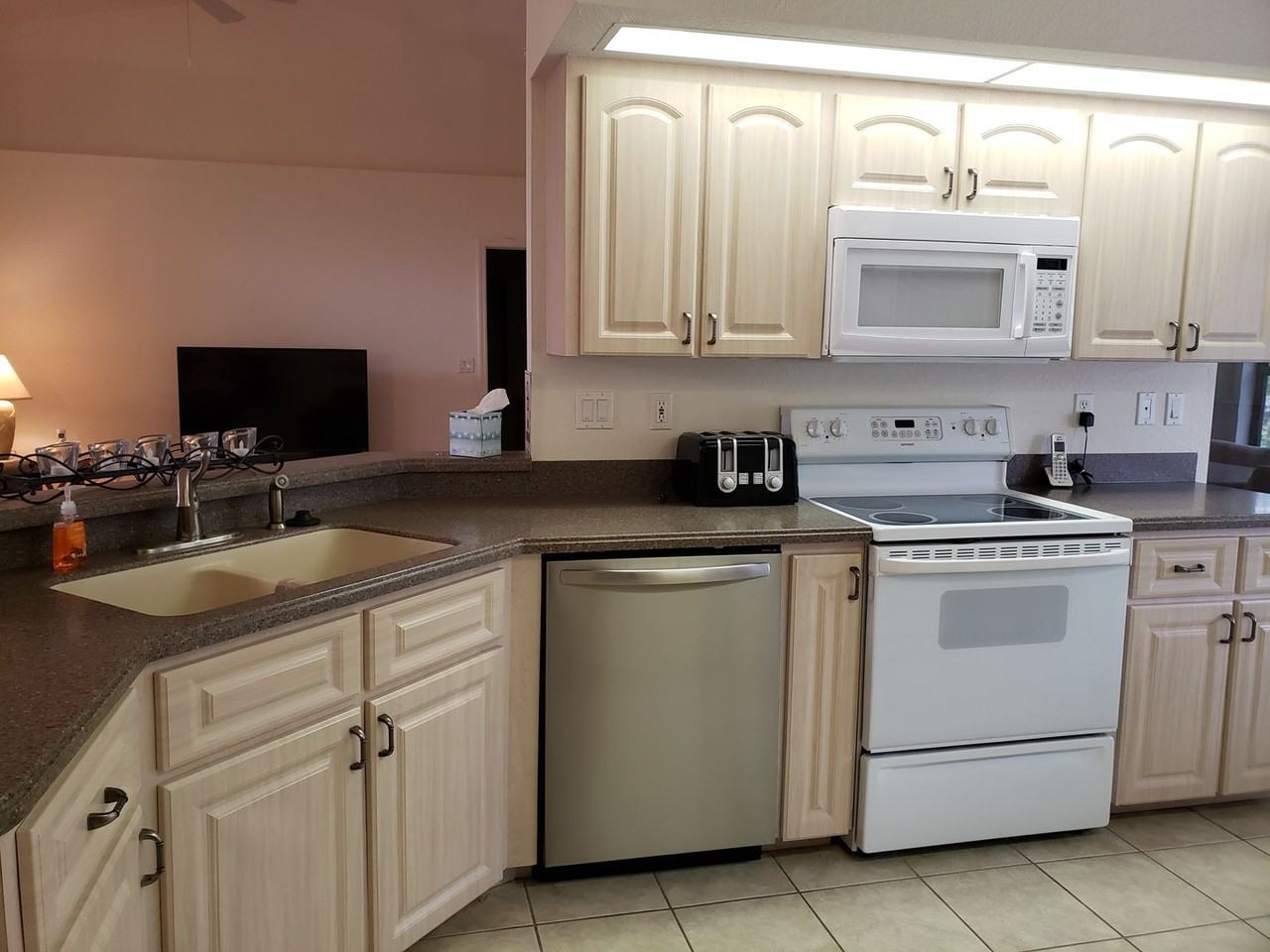 1287 Aken St - Photo 3 of 13
