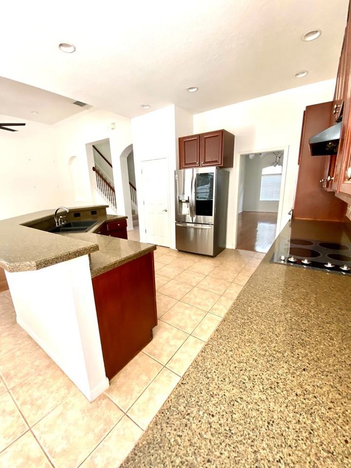 11403 Minaret Dr - Photo 3 of 17