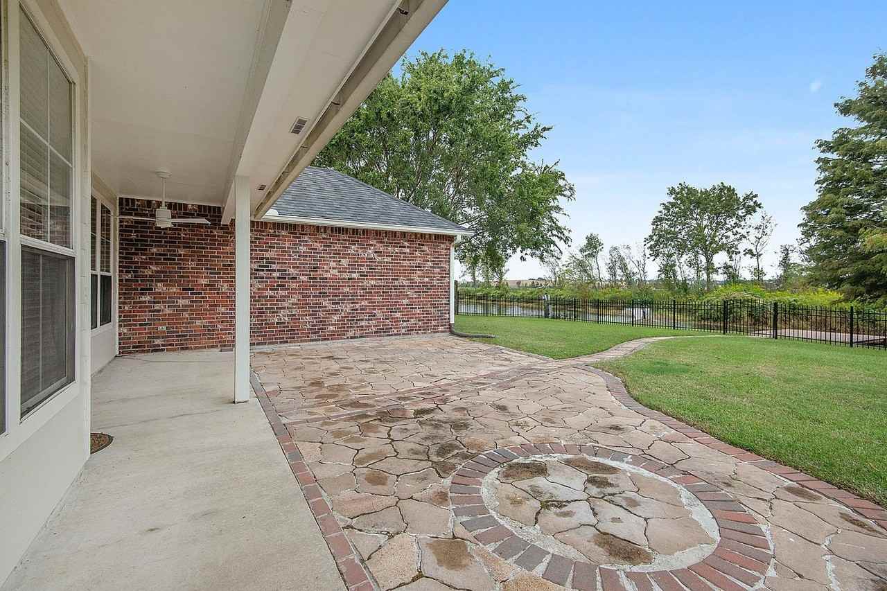 10815 Hilltree Dr - Photo 3 of 12