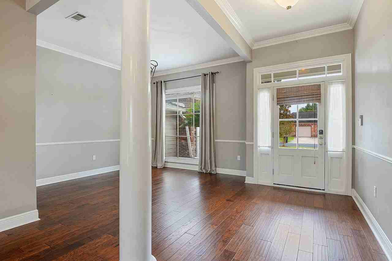 10815 Hilltree Dr - Photo 5 of 12