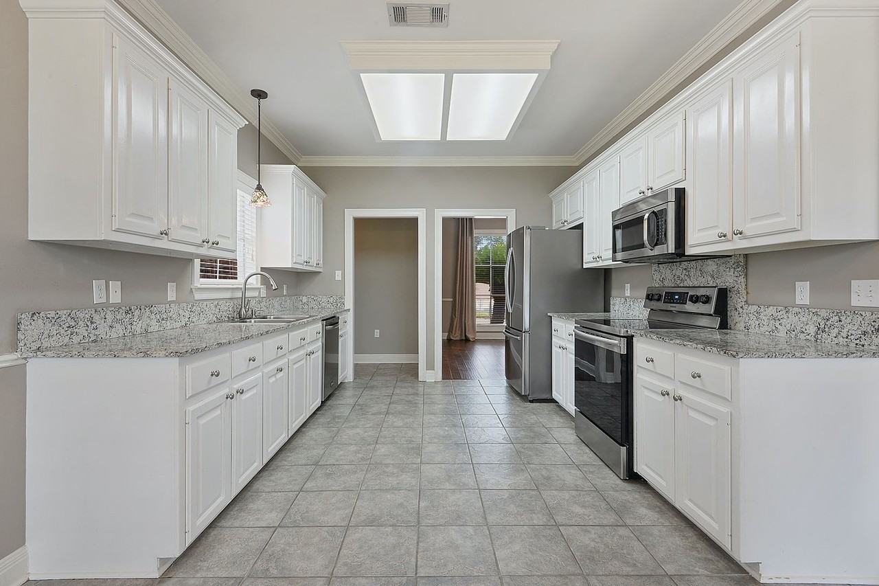 10815 Hilltree Dr - Photo 6 of 12