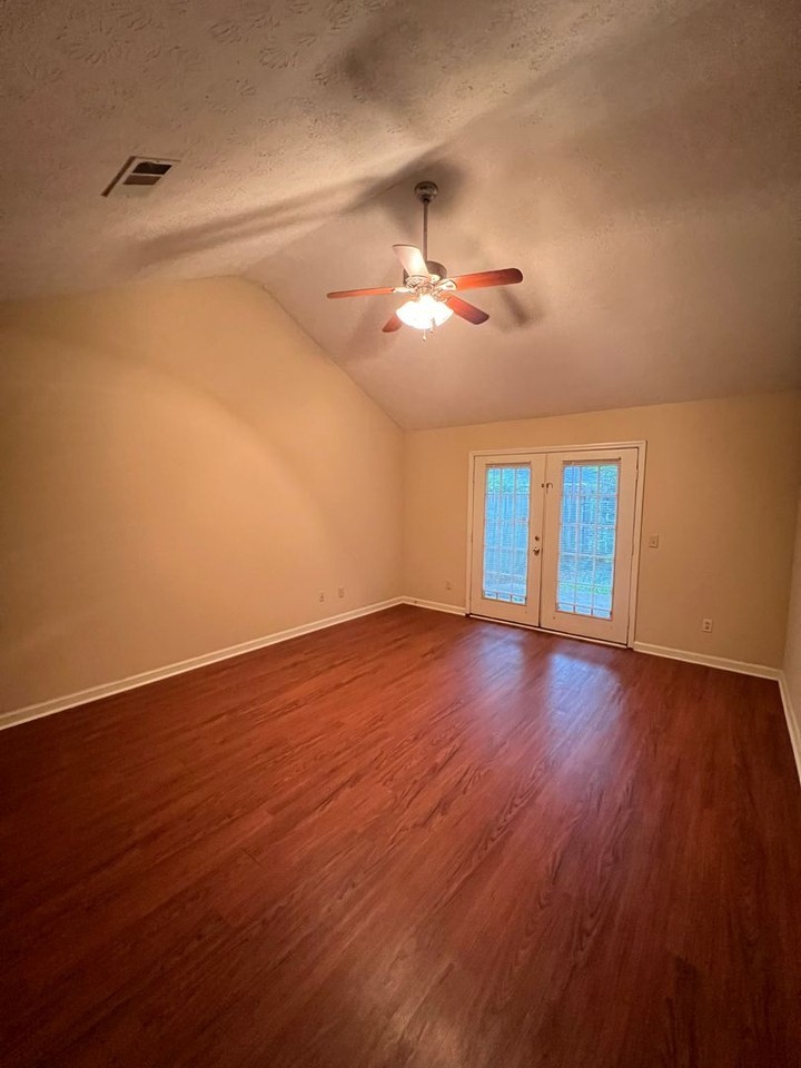 136 Halal Ct - Photo 2 of 11
