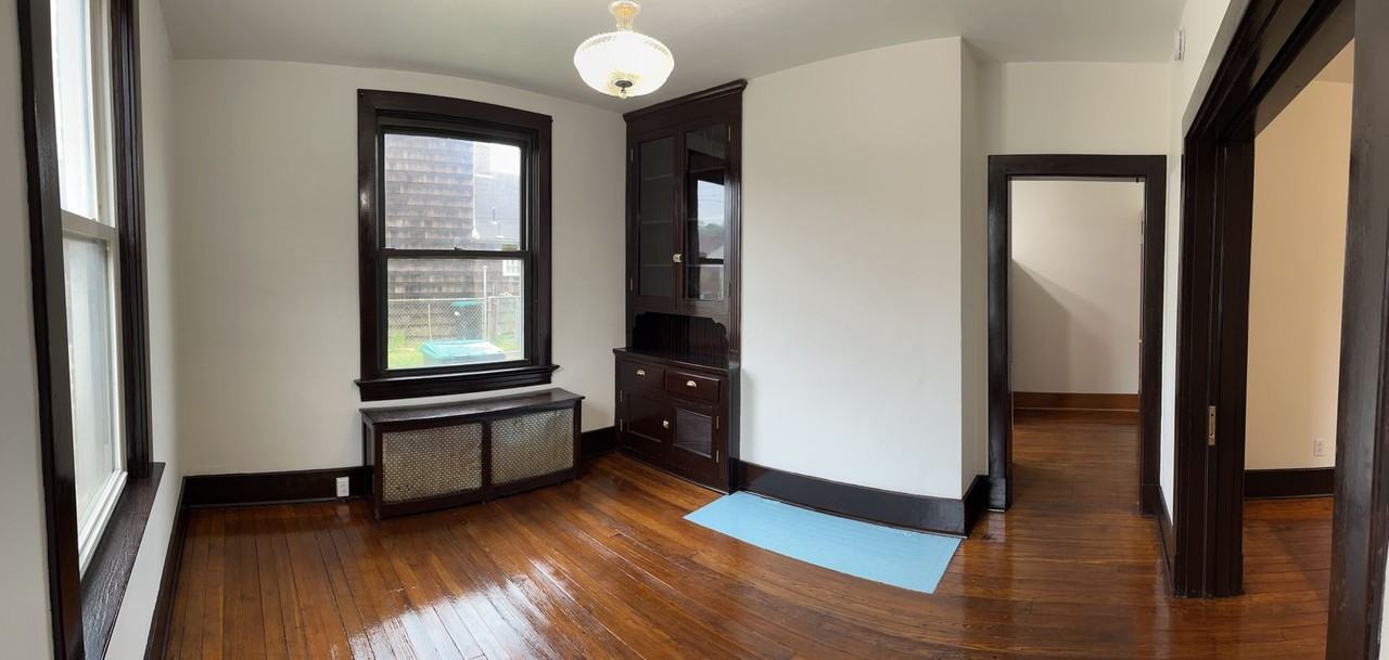 411 Lincoln Ave - Photo 3 of 10
