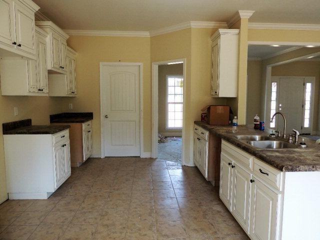 634 Winifred Rd - Photo 2 of 14