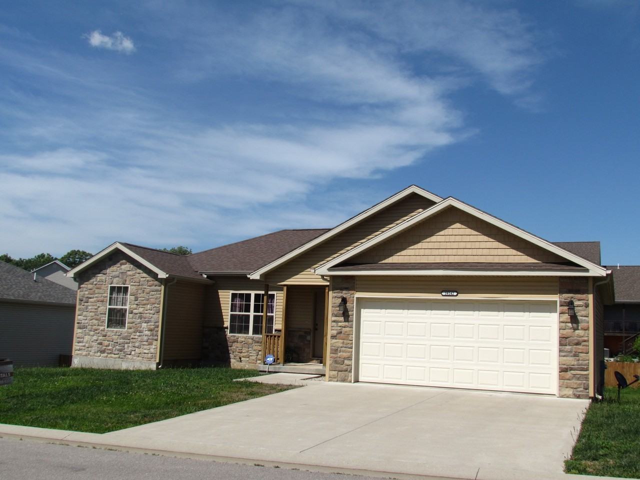 16142 Hershey Rd - Photo 2 of 25