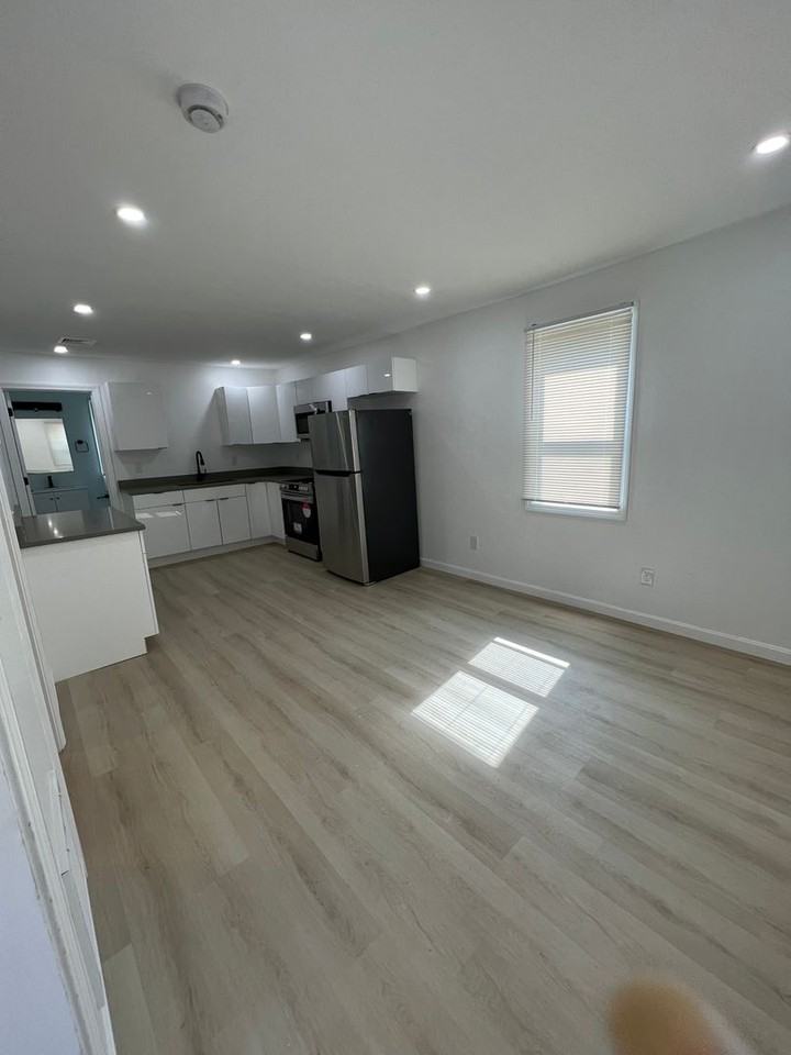 39 Schofield Ave. - Photo 3 of 7