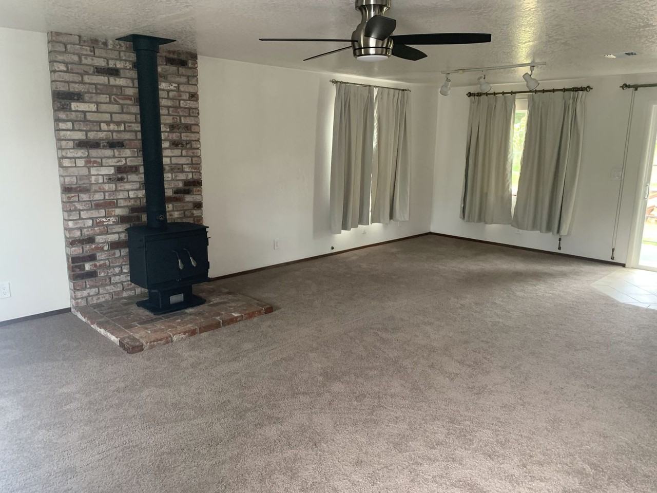 6836 London Dr - Photo 2 of 21