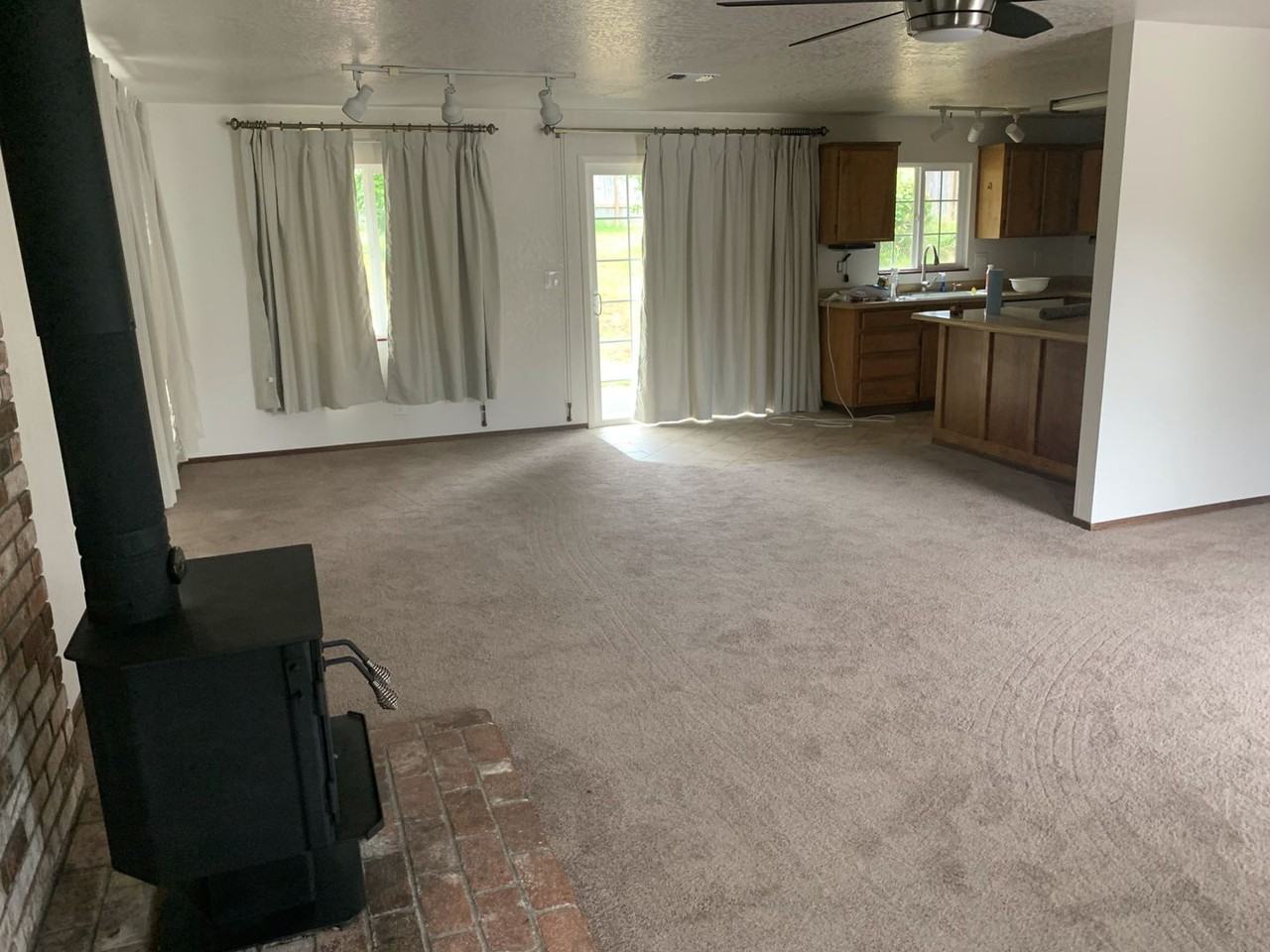 6836 London Dr - Photo 3 of 21