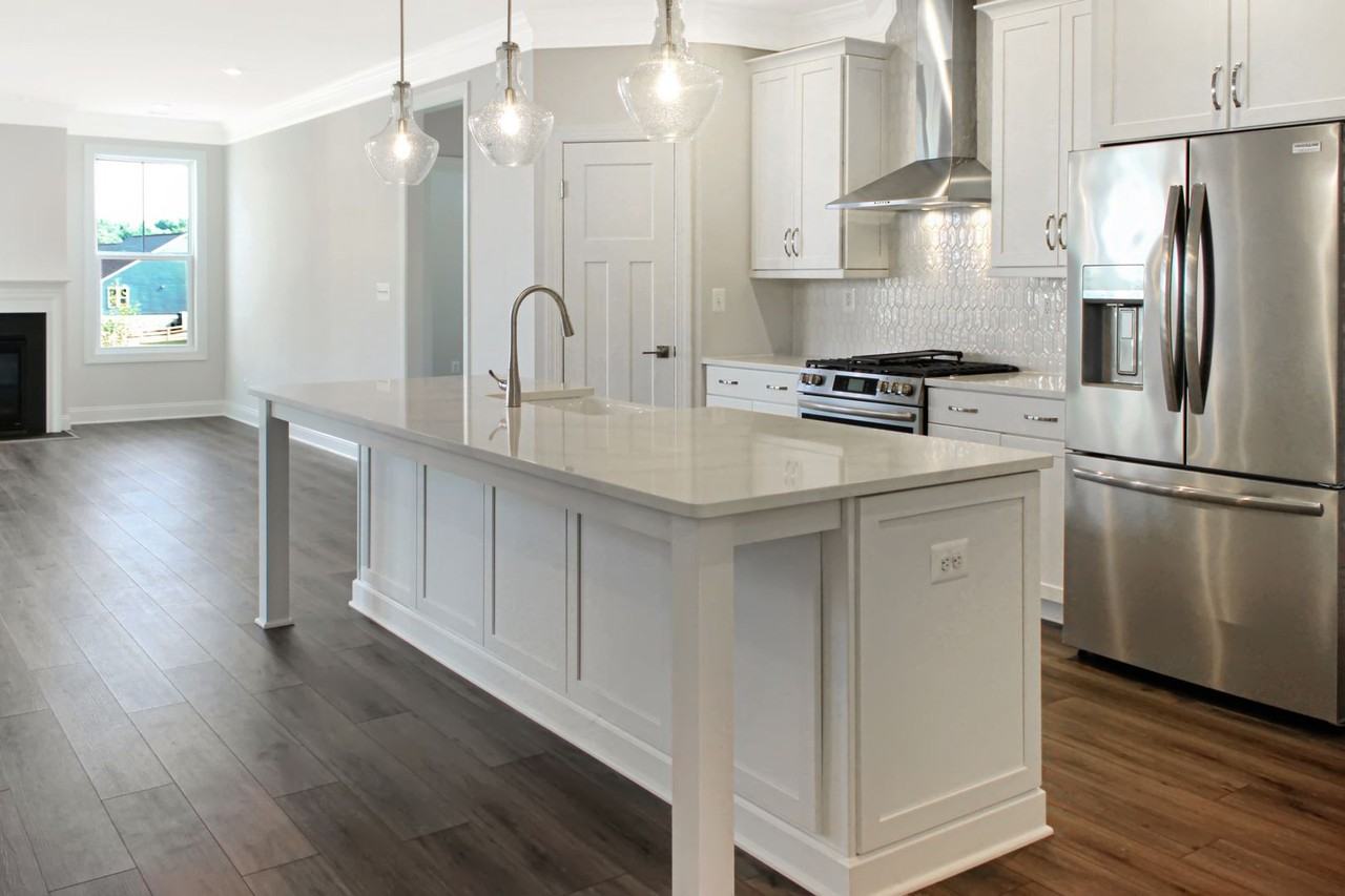 333 Bayberry Ln - Photo 2 of 24