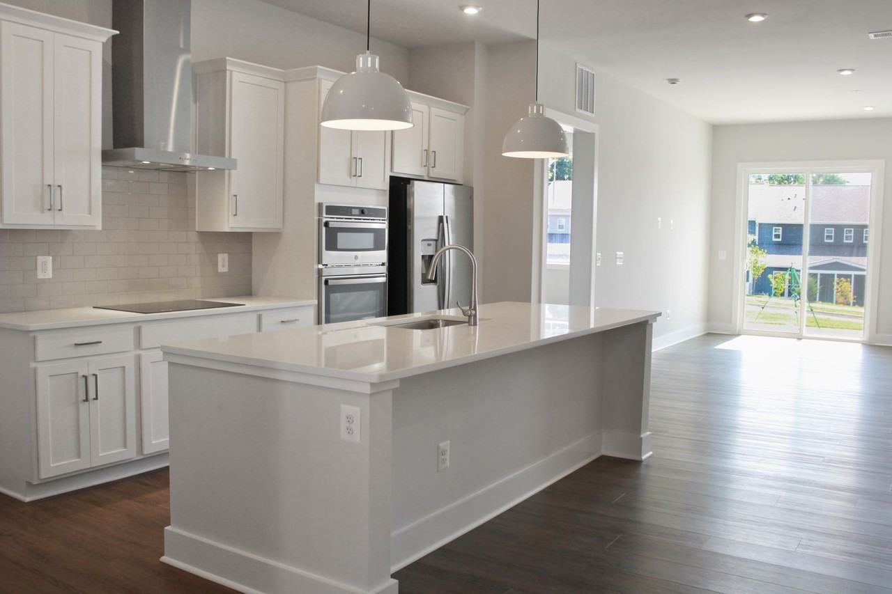 1624 Koch Ct - Photo 3 of 12