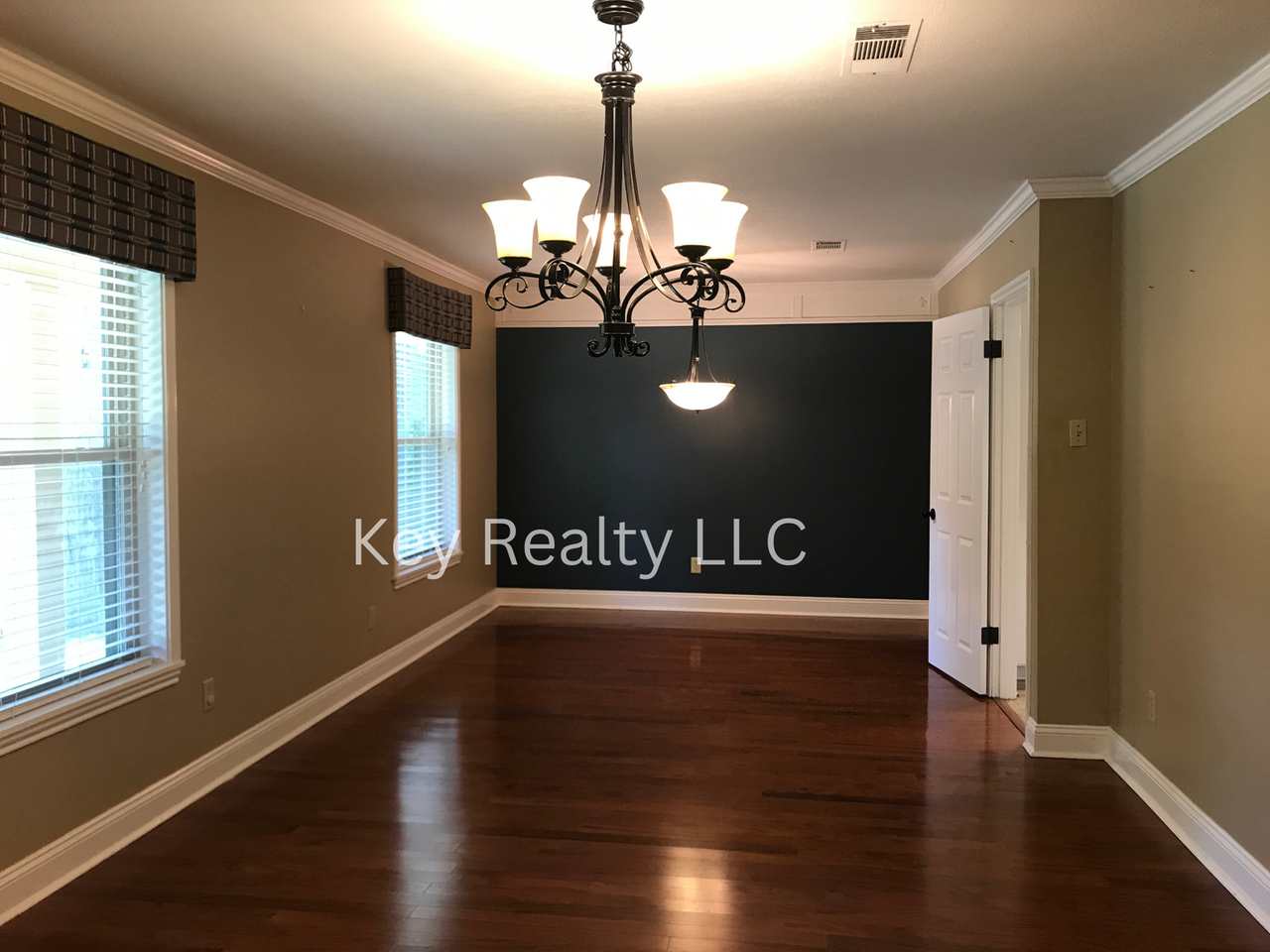 516 Hiawatha Trl - Photo 2 of 18