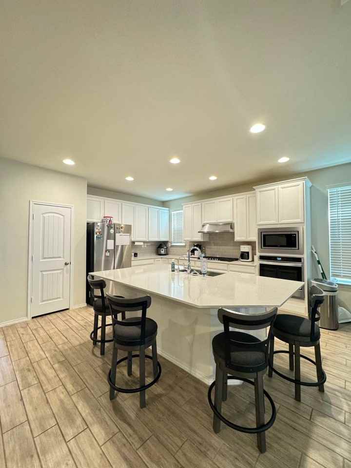 12514 Thrall - Photo 4 of 26