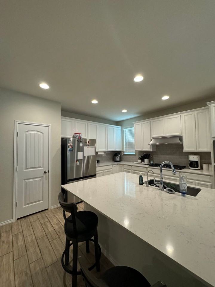 12514 Thrall - Photo 7 of 26