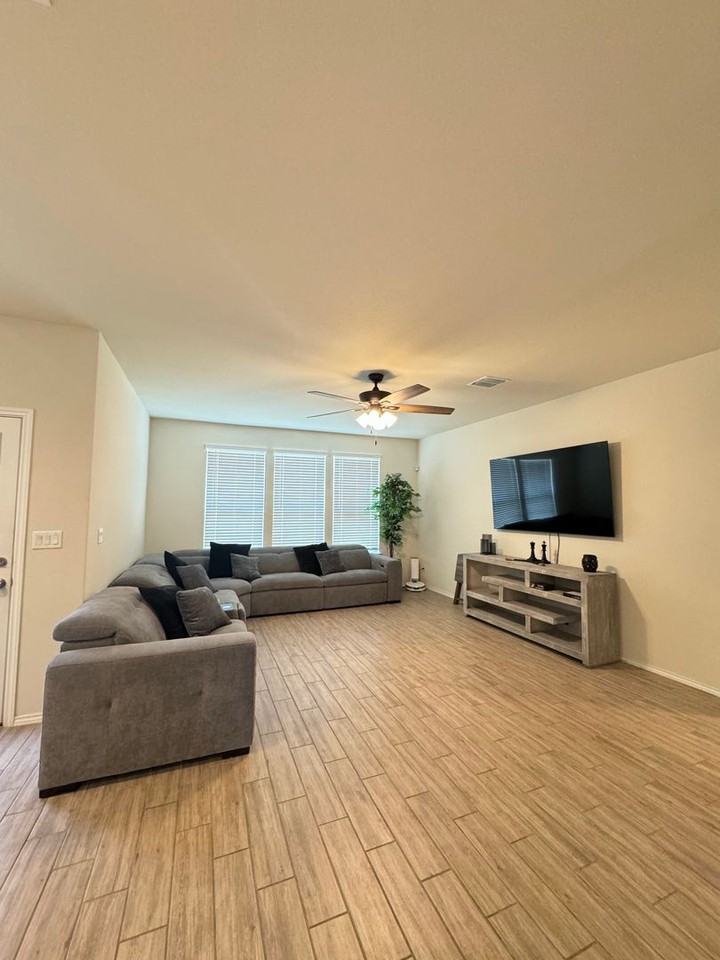 12514 Thrall - Photo 3 of 26