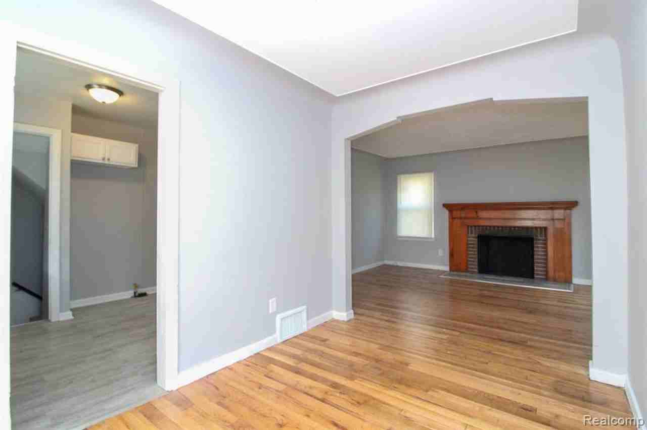 11689 Wayburn St - Photo 2 of 15