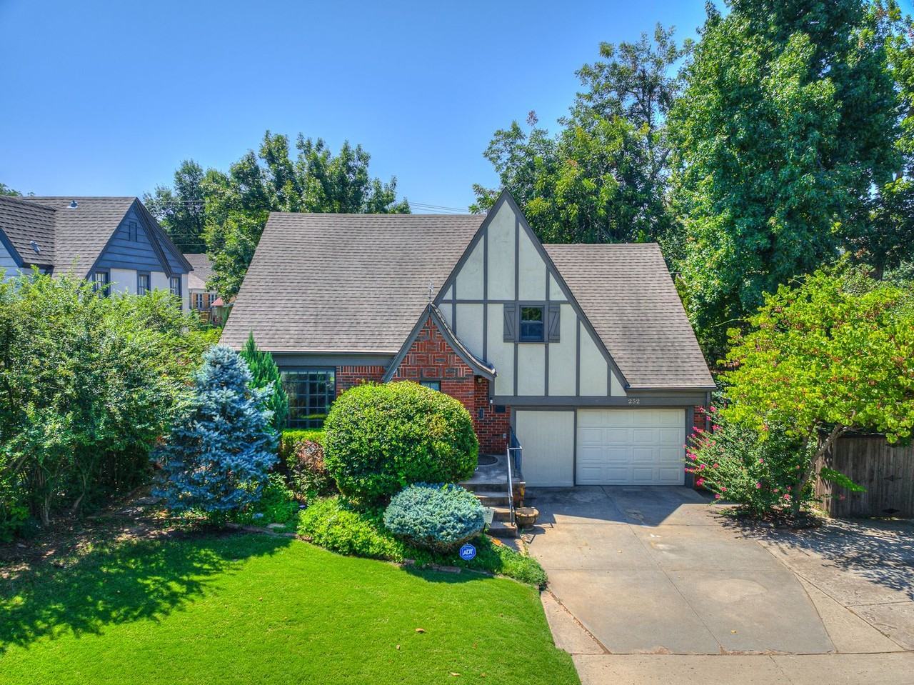 252 Nw 36th St - Photo 3 of 38