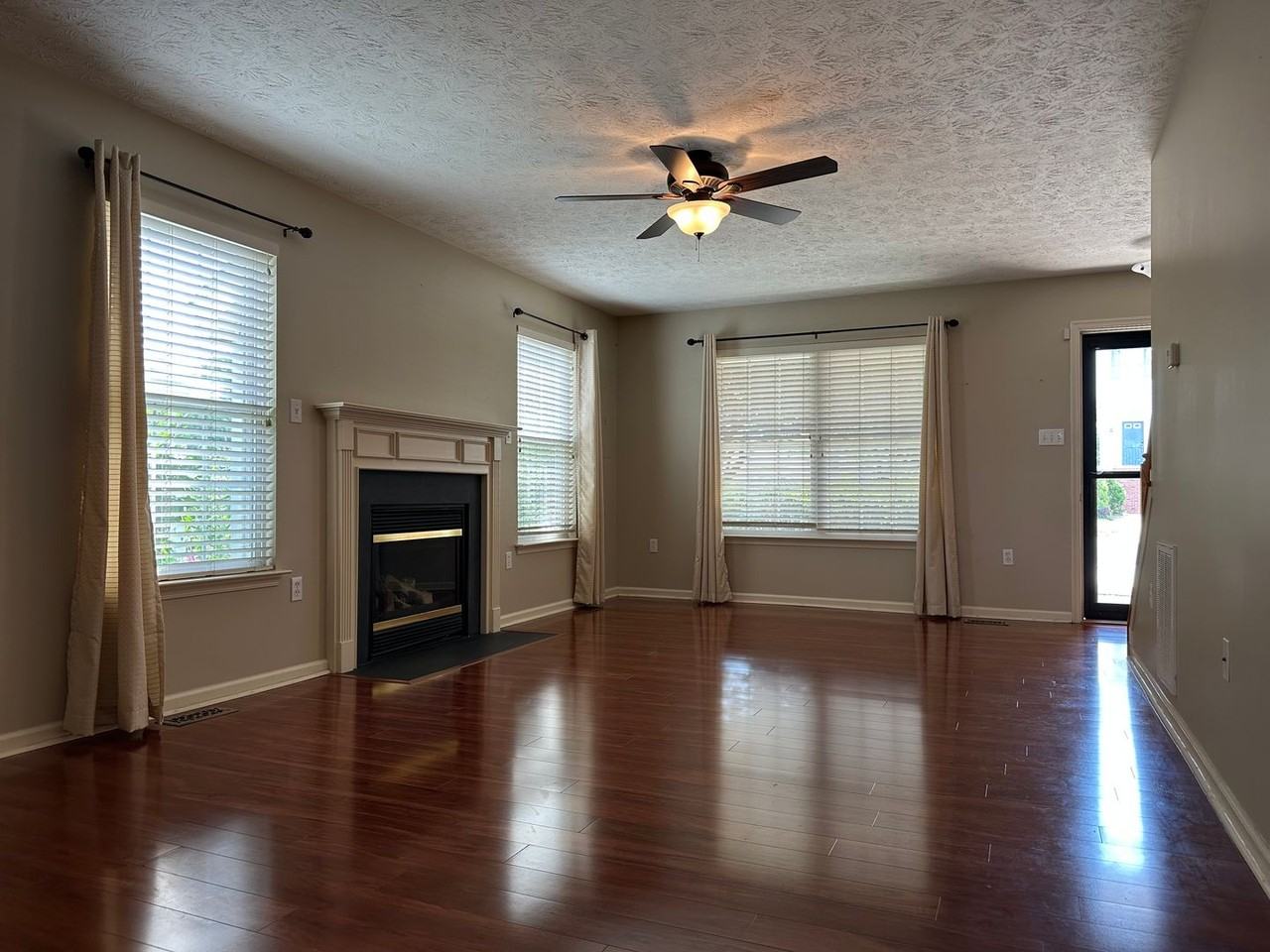 2066 Honeysuckle Ln - Photo 4 of 17