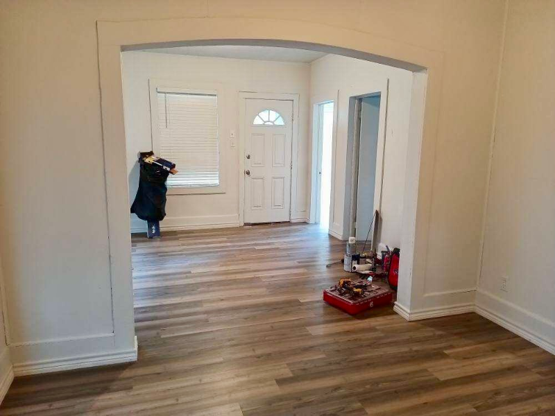 308 W 8th St - Photo 2 of 14