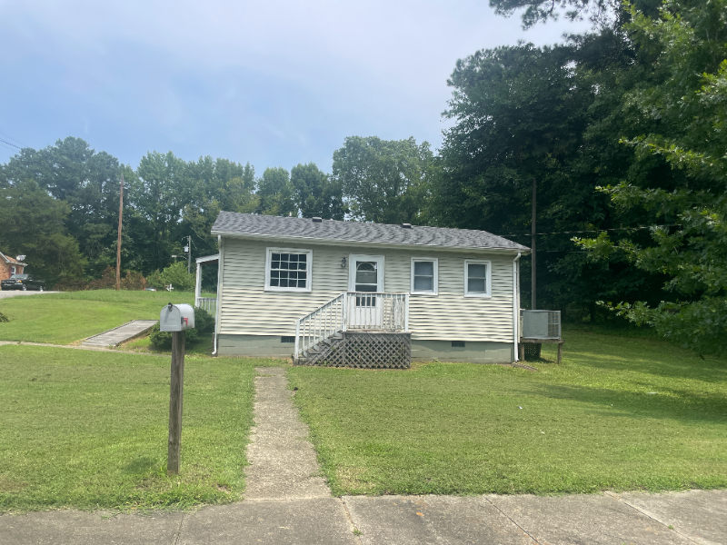 213 Spring Dr - Photo 2 of 20