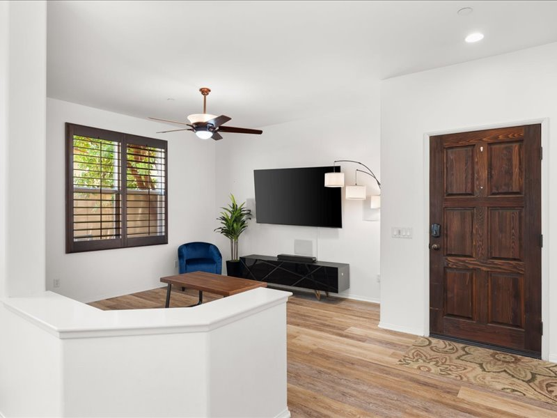 121 Alhambra - Photo 4 of 40