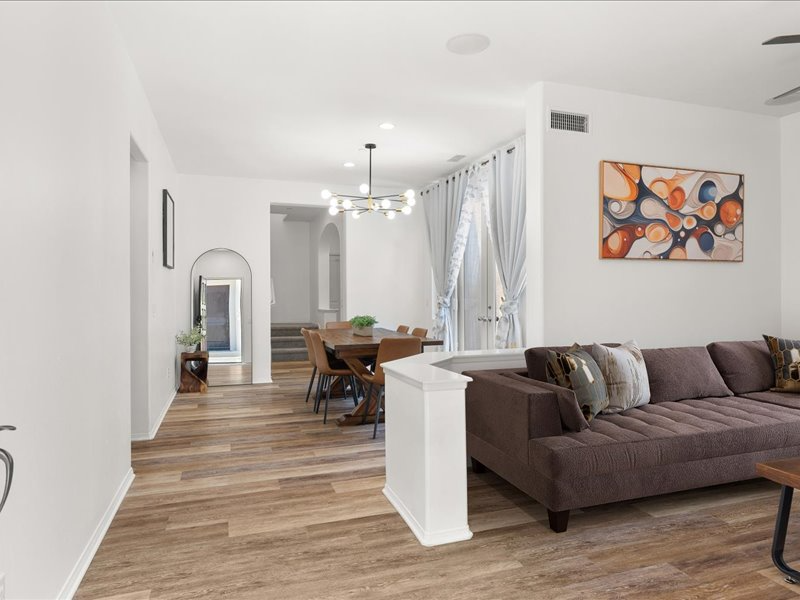 121 Alhambra - Photo 5 of 40