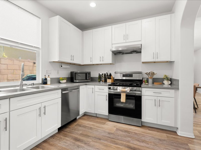 121 Alhambra - Photo 2 of 40