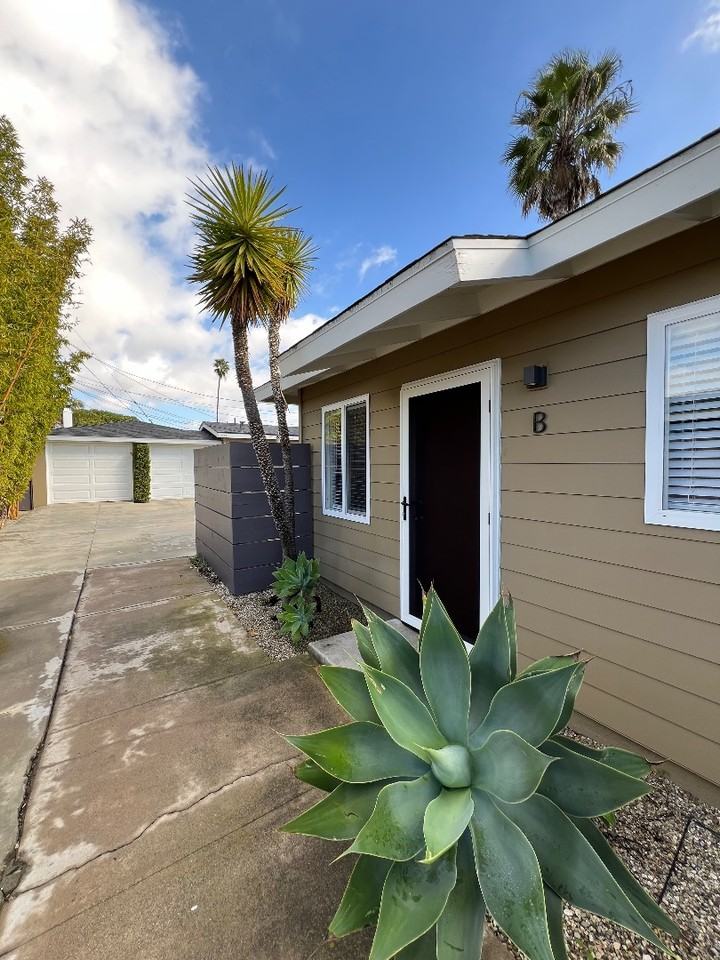 376 16th PL - Photo 2 of 3