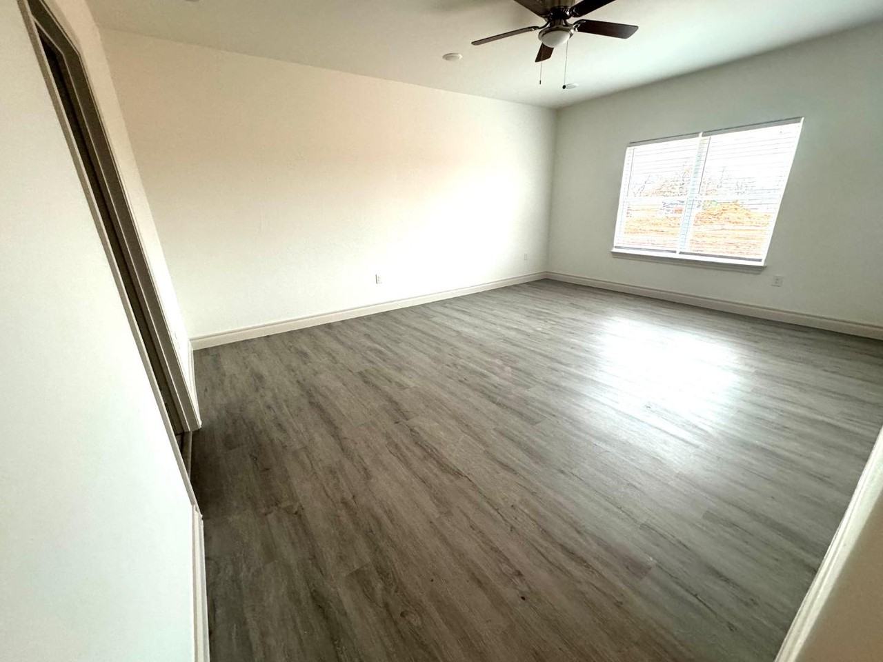 288 NE 25th St - Photo 7 of 20