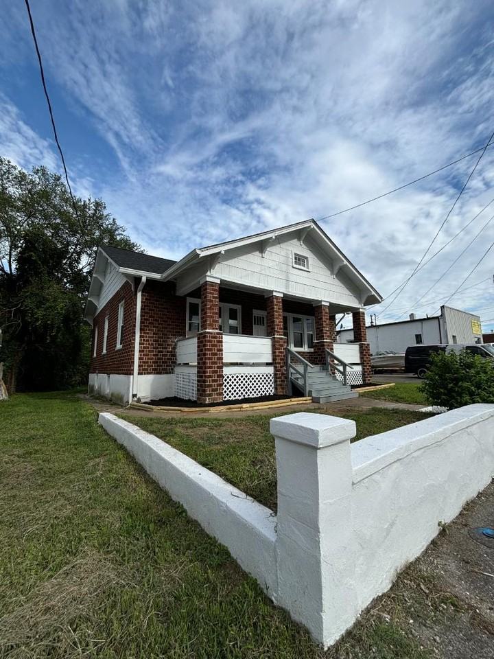 110 N Pollard St - Photo 2 of 10