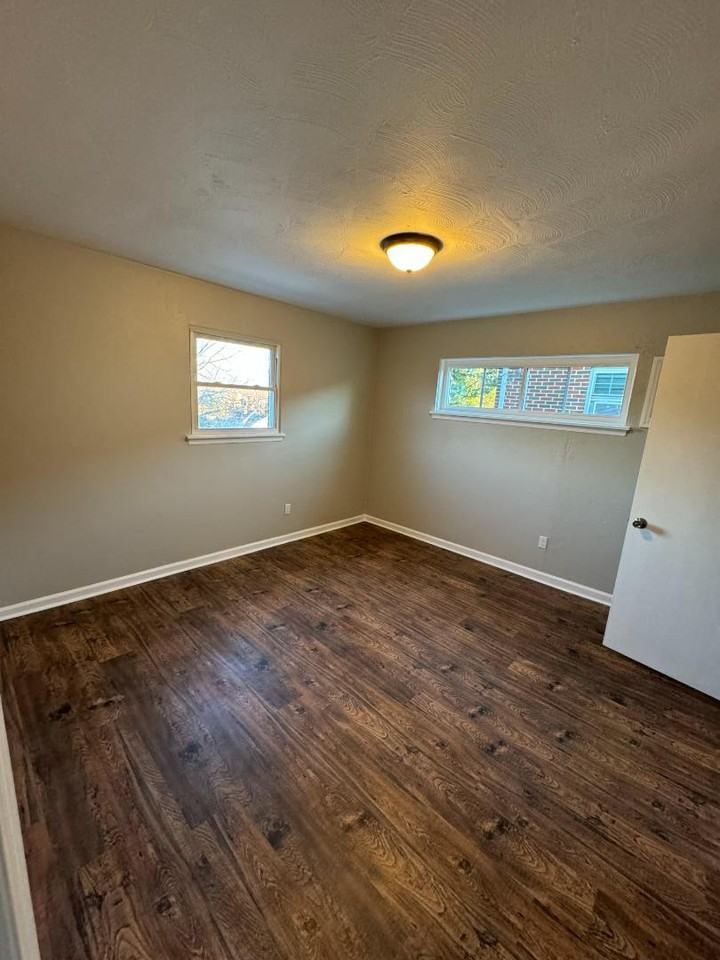 1630 Wayne St NE - Photo 3 of 6