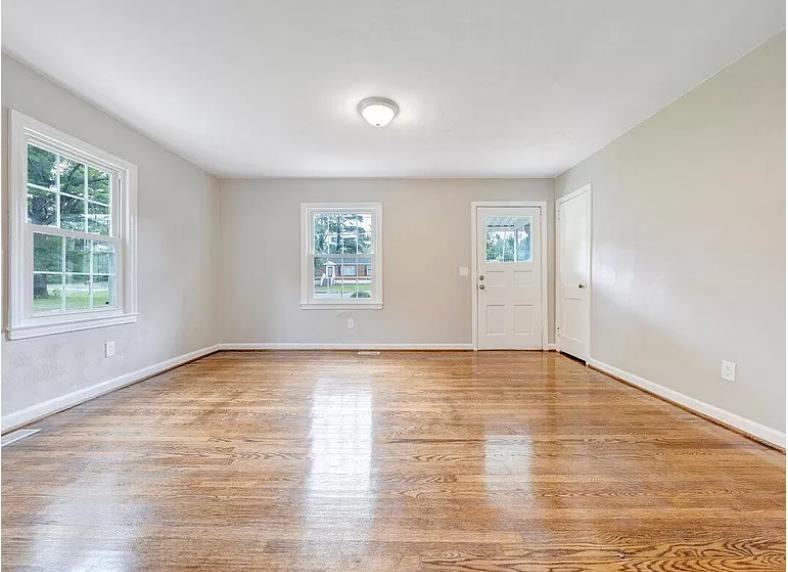 2936 Glendale Ave NW - Photo 3 of 10