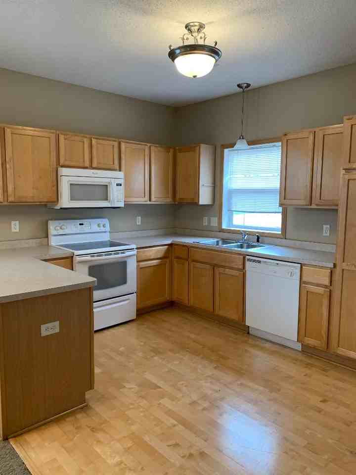 759 Scheffer Avenue - Photo 3 of 10