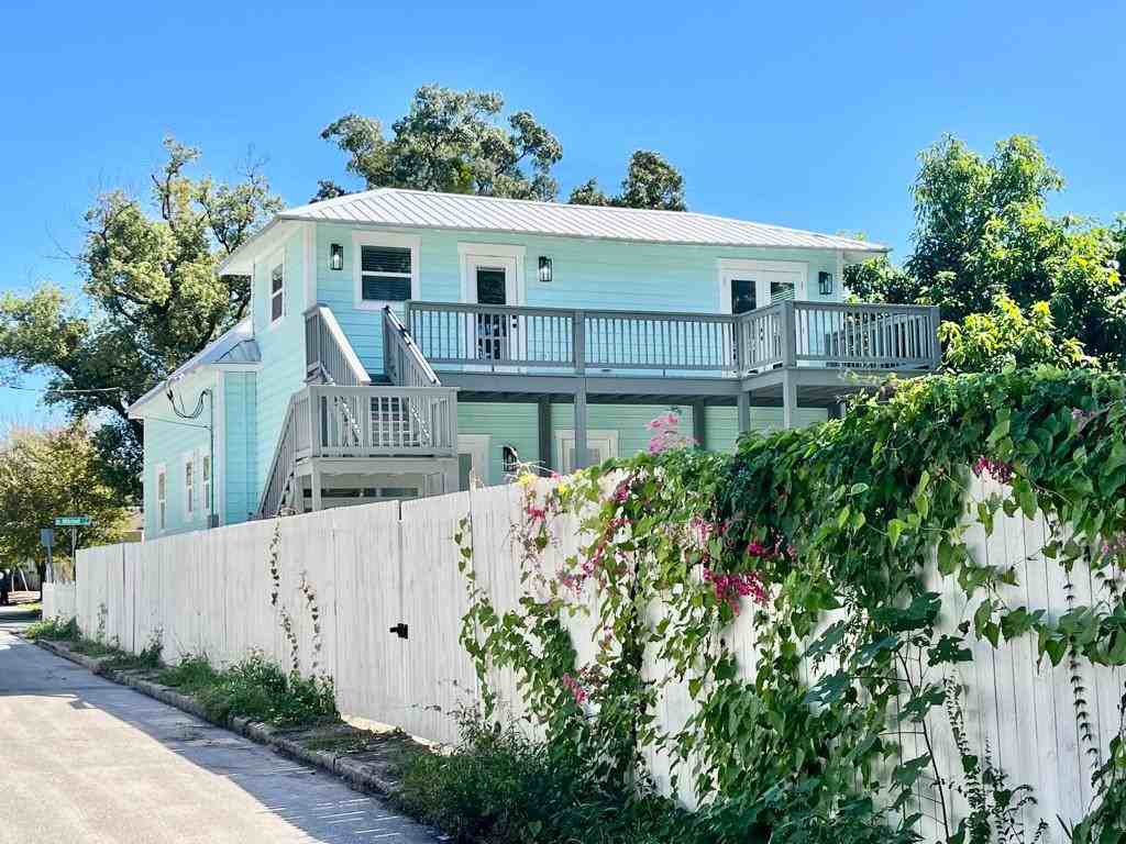 2810 N Mitchell Ave - Photo 2 of 20