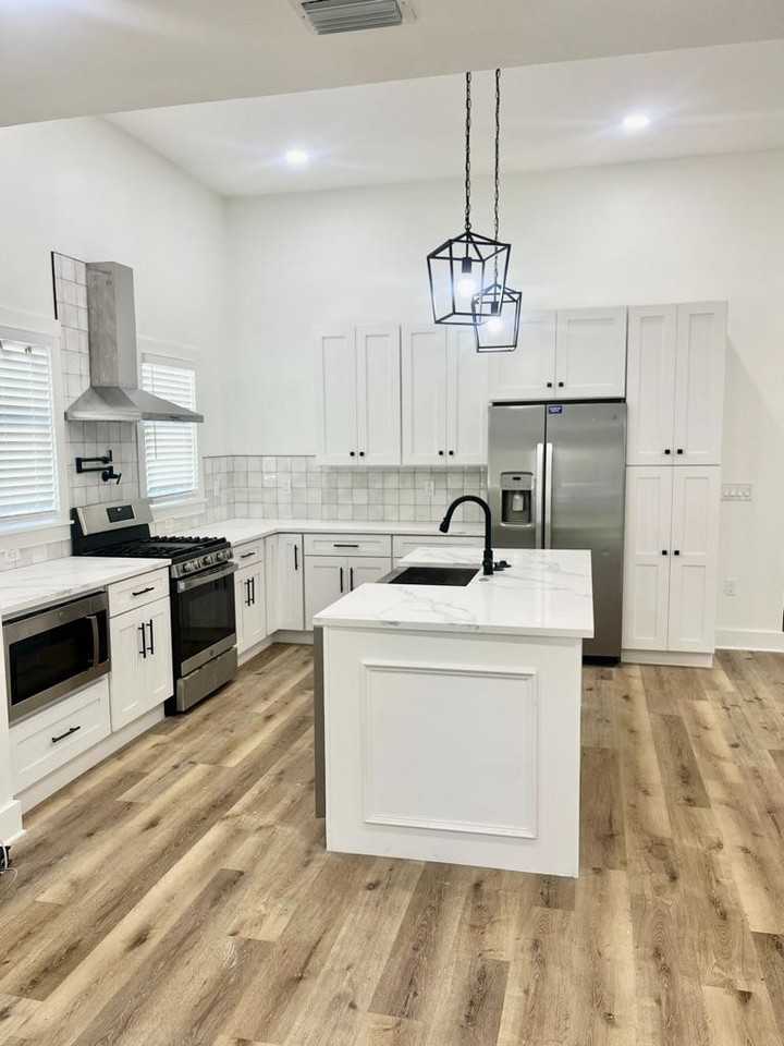 Ybor Heights Historic District House - Photo 6 of 30