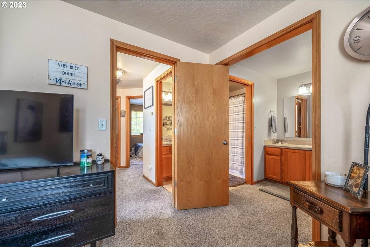 512 Helen Street - Photo 3 of 25